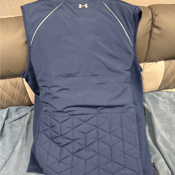 UA Storm Golf Vest - Picture 3 of 3